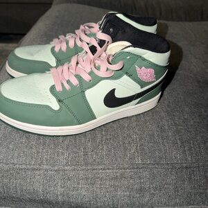 Nike Women's Green and Pink Sneakers dunks